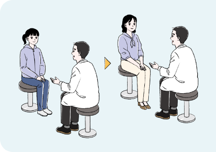 中学生のNF1患者さんの女性が成人になっても定期受診を受けているシーン
